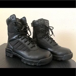 **SOLD** Work boots!! Tactical Boots BATES.